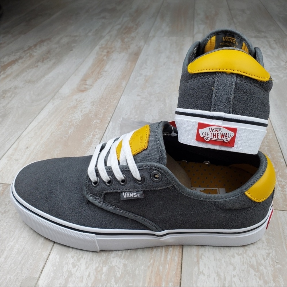 Vans - Picture 3 of 8